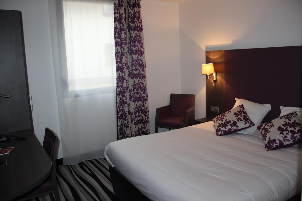Kyriad Saint Quentin En Yvelines - Montigny Exterior foto