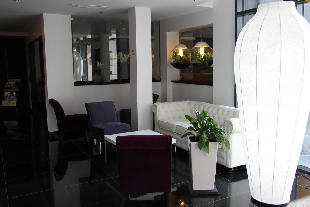 Kyriad Saint Quentin En Yvelines - Montigny Exterior foto
