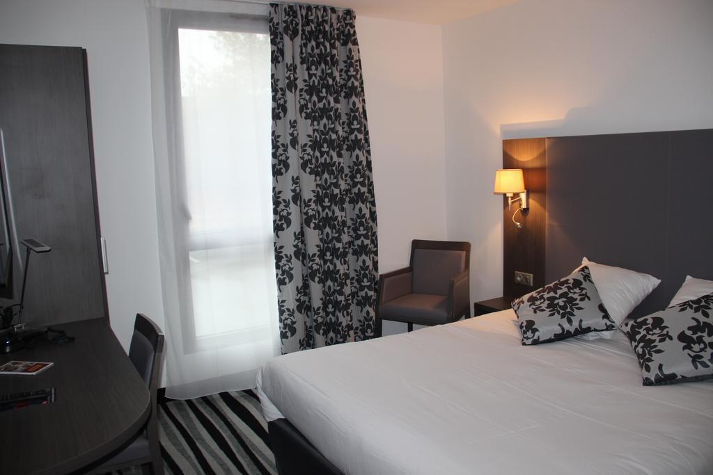 Kyriad Saint Quentin En Yvelines - Montigny Exterior foto