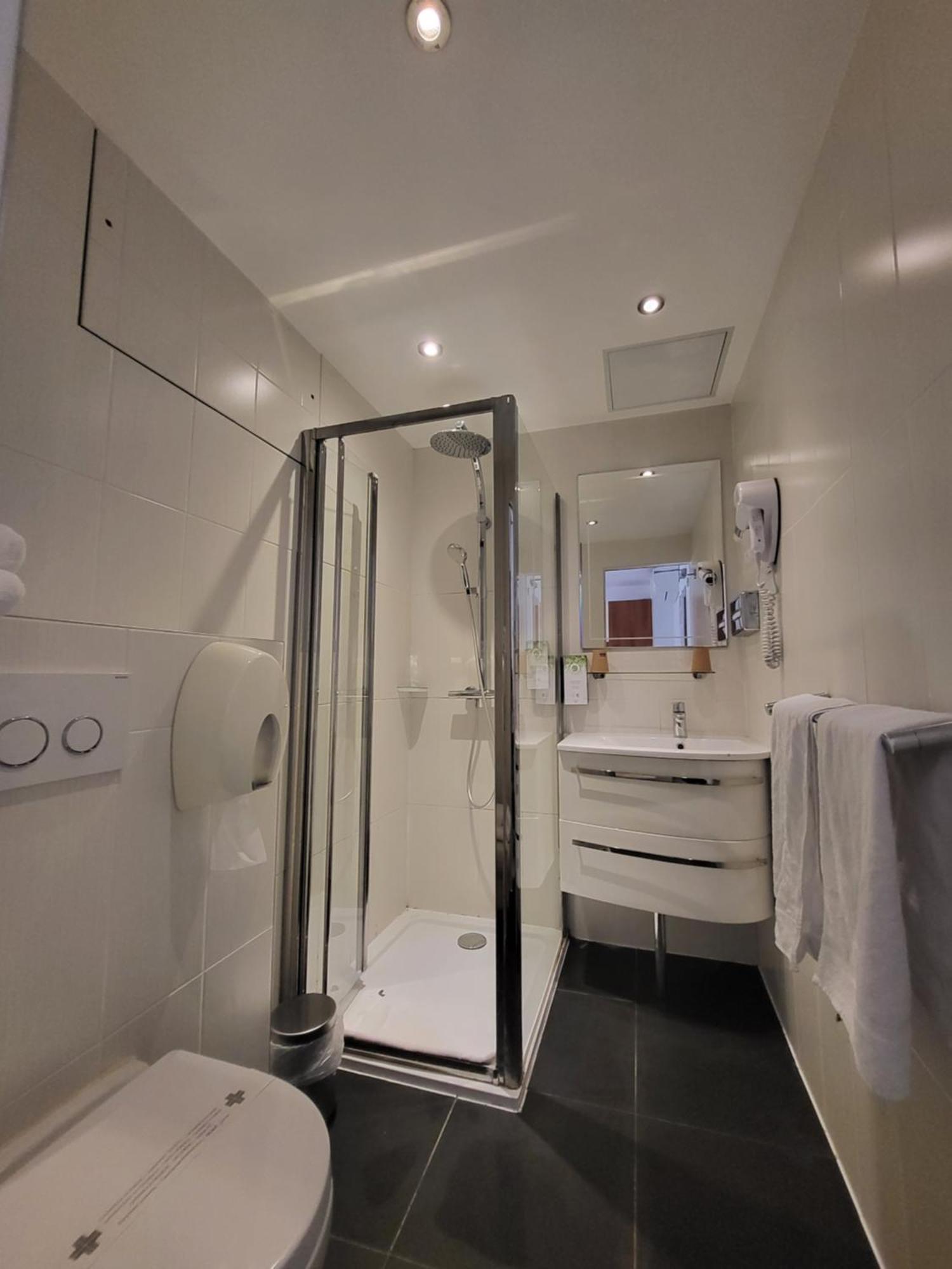 Kyriad Saint Quentin En Yvelines - Montigny Exterior foto
