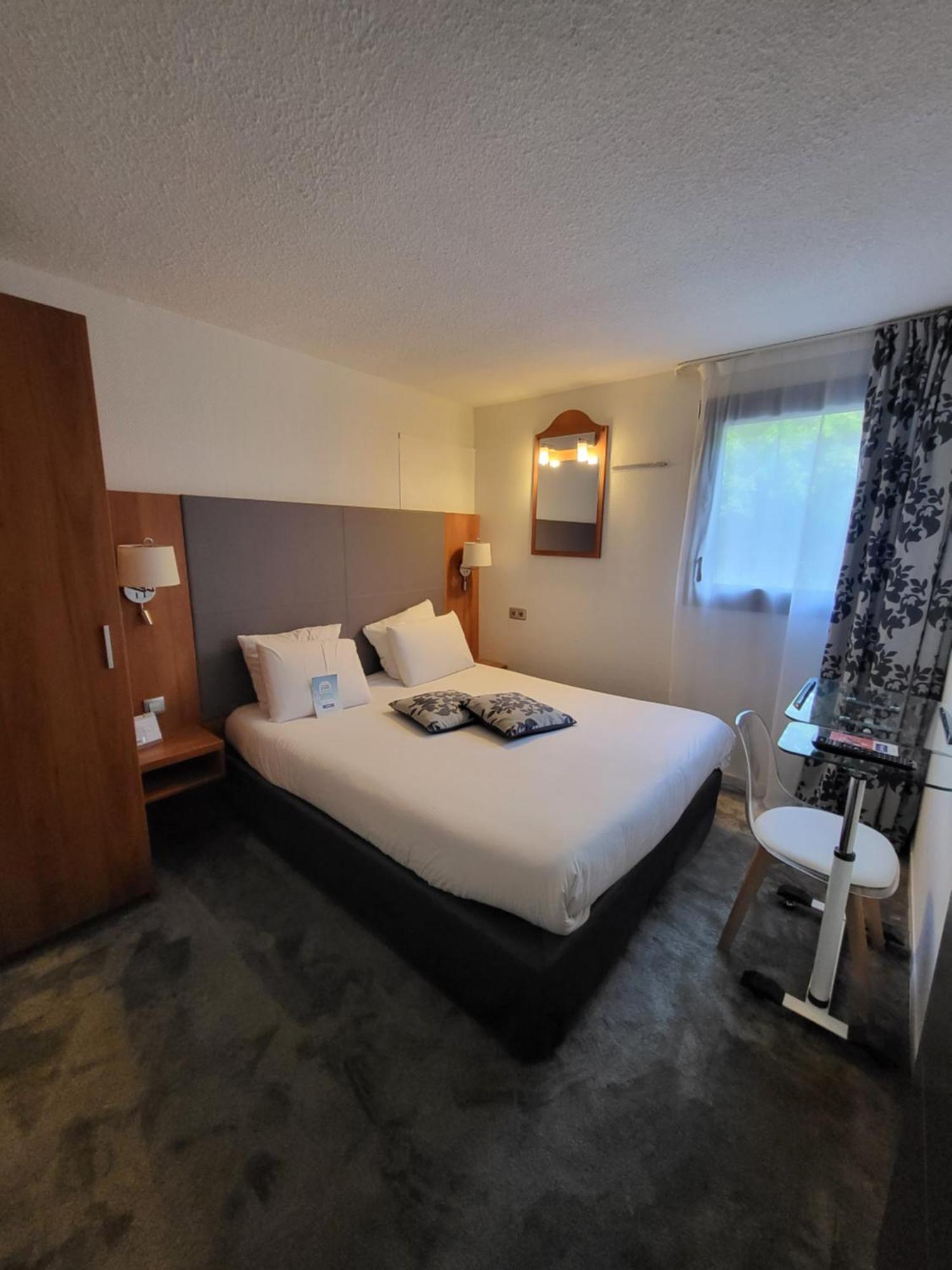 Kyriad Saint Quentin En Yvelines - Montigny Exterior foto