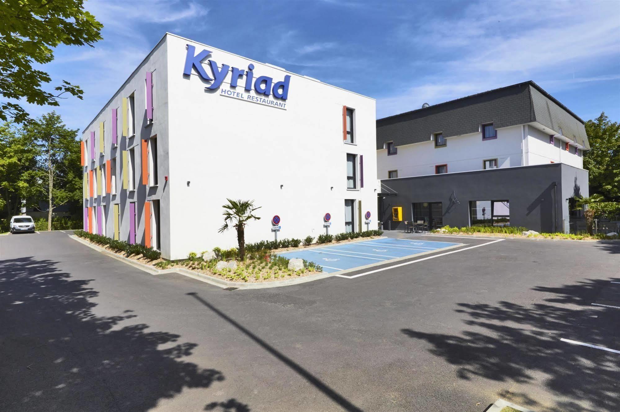 Kyriad Saint Quentin En Yvelines - Montigny Exterior foto