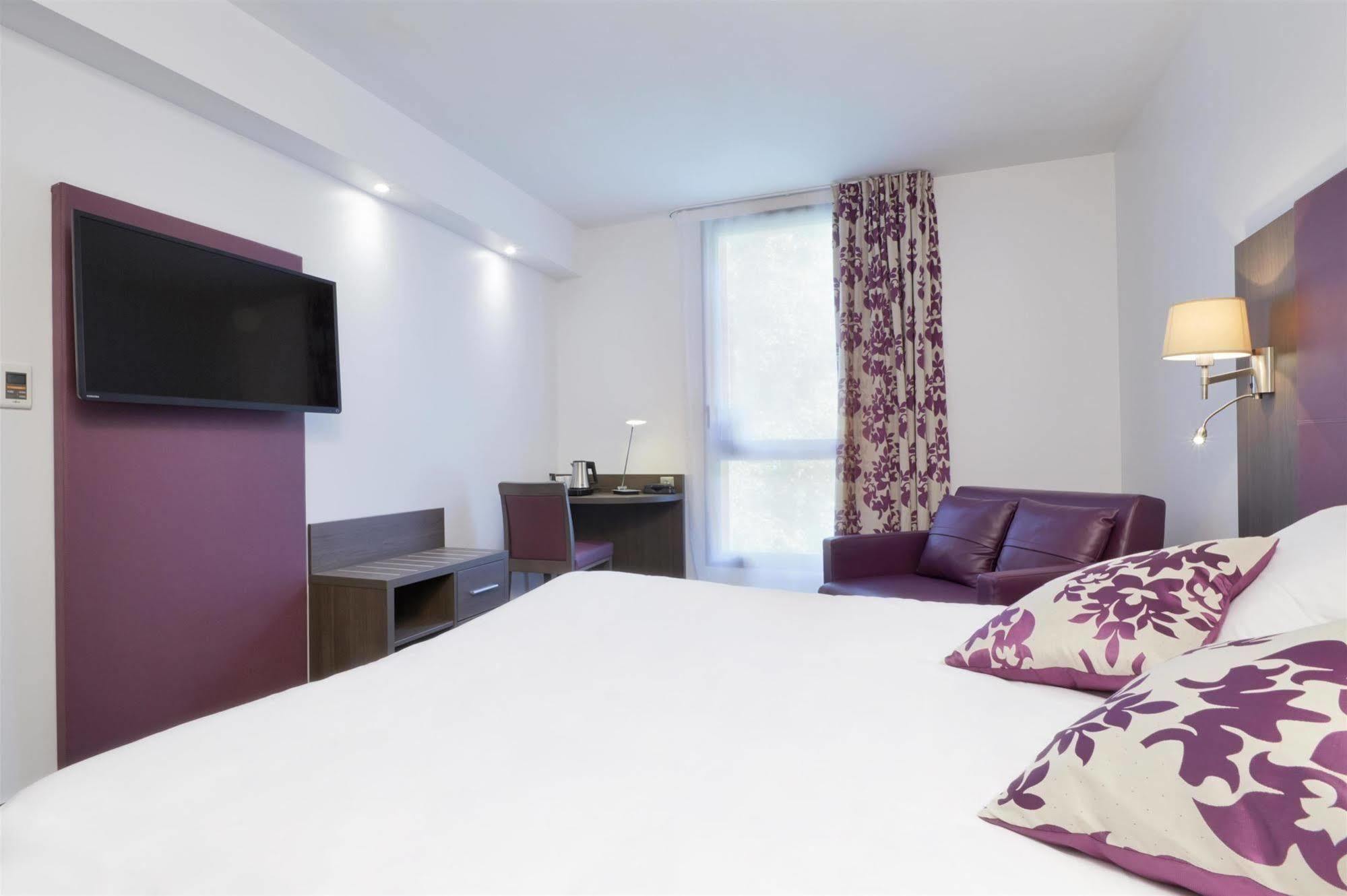 Kyriad Saint Quentin En Yvelines - Montigny Exterior foto