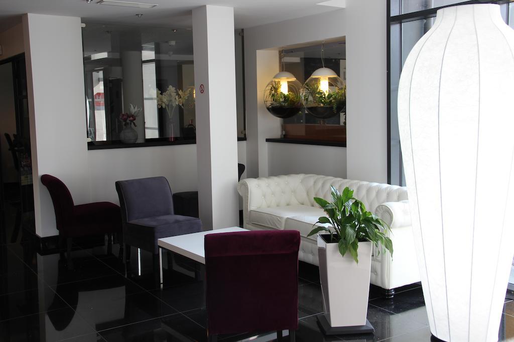 Kyriad Saint Quentin En Yvelines - Montigny Exterior foto